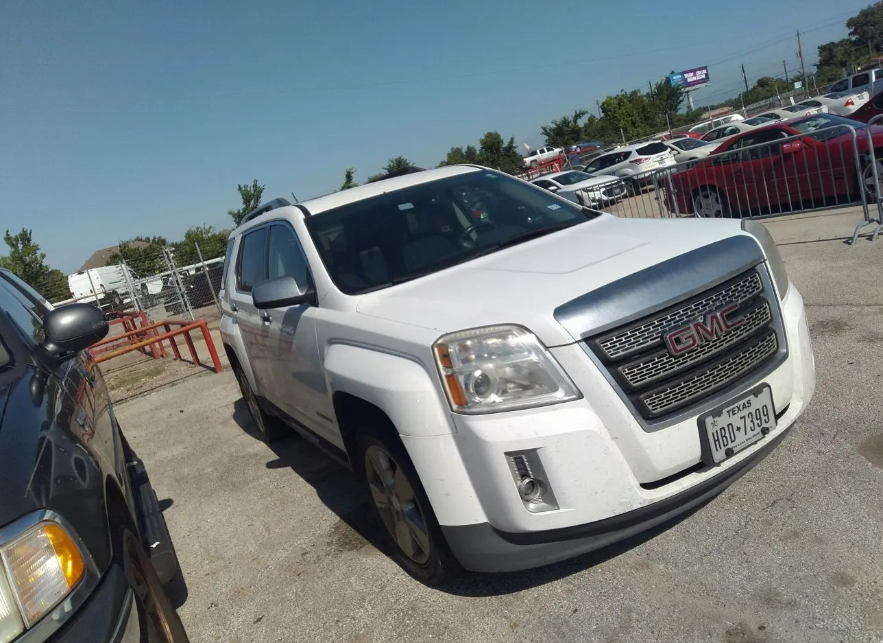 2015 GMC  - Image 1.