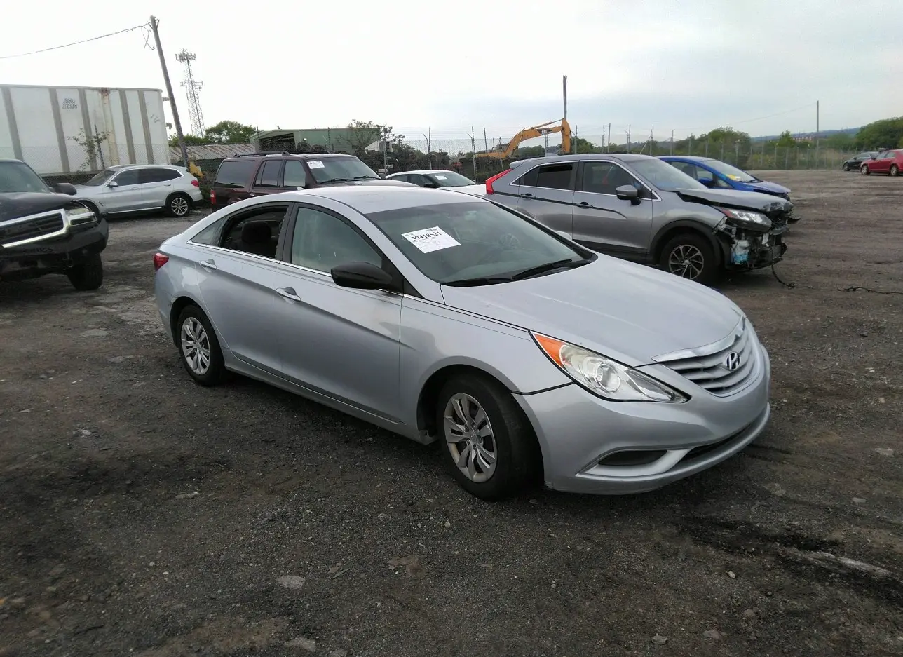 2012 HYUNDAI  - Image 1.