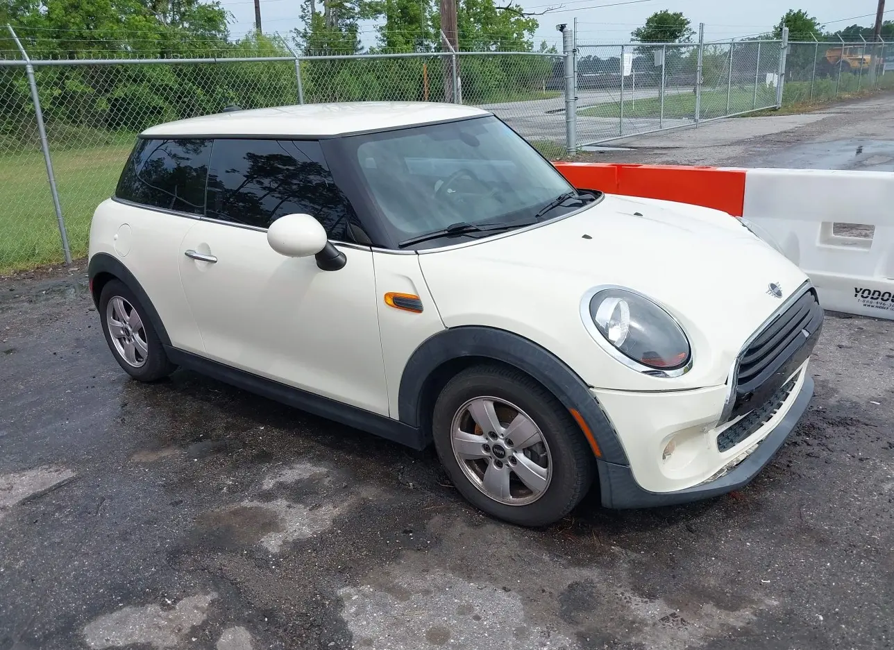 2019 MINI  - Image 1.