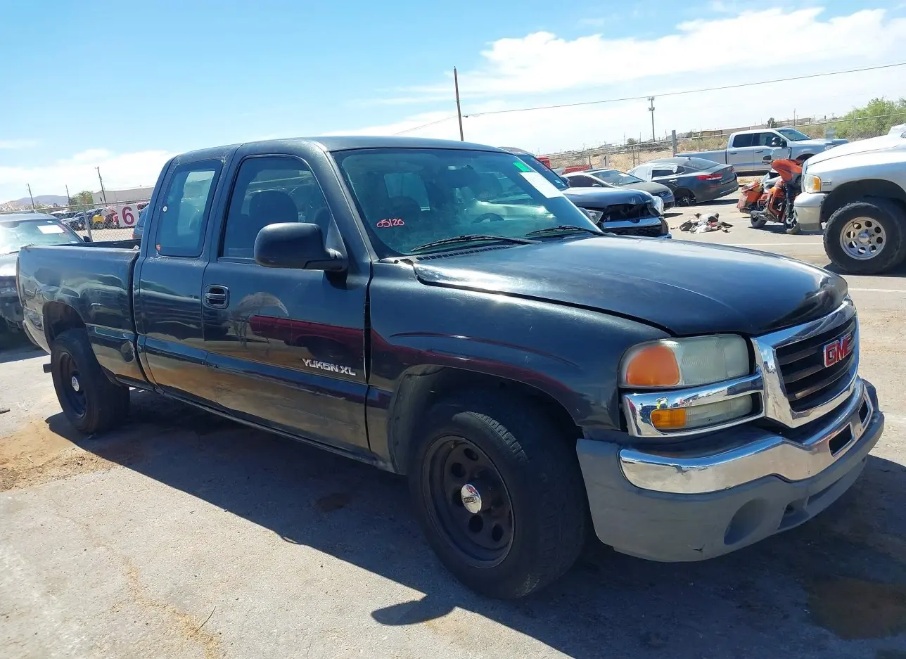 2004 GMC  - Image 1.