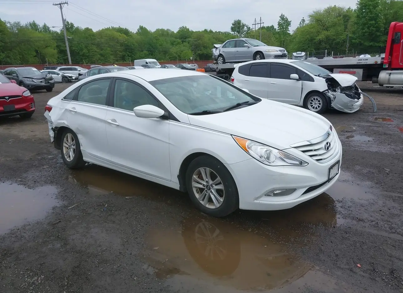 2013 HYUNDAI  - Image 1.