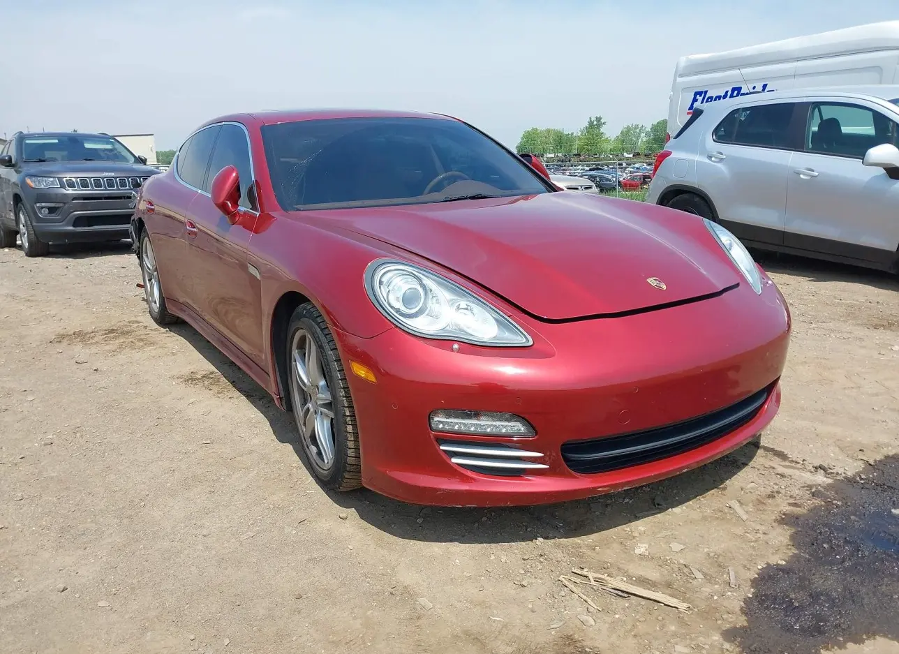 2013 PORSCHE  - Image 1.