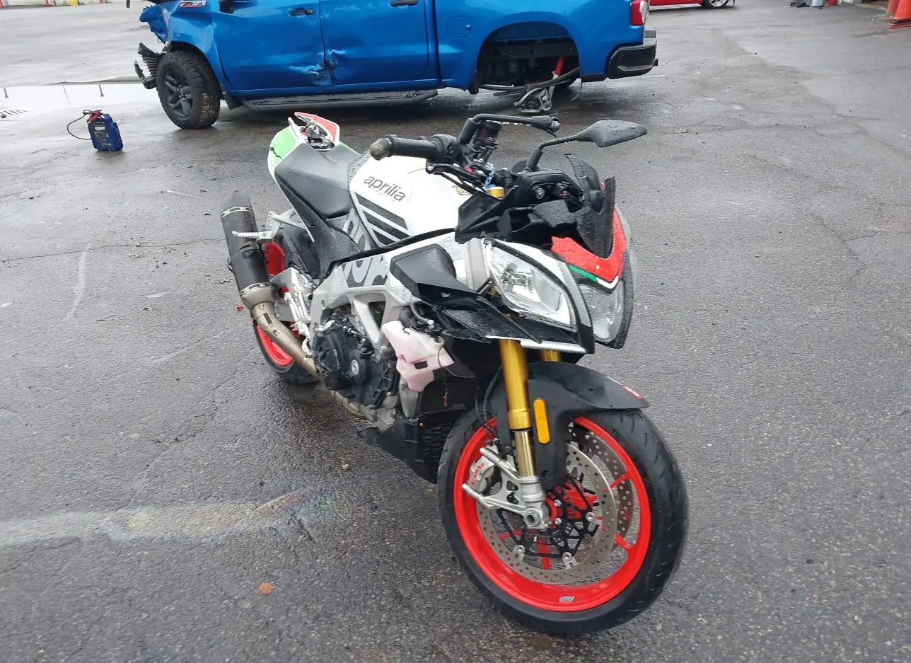 2017 APRILIA  - Image 1.