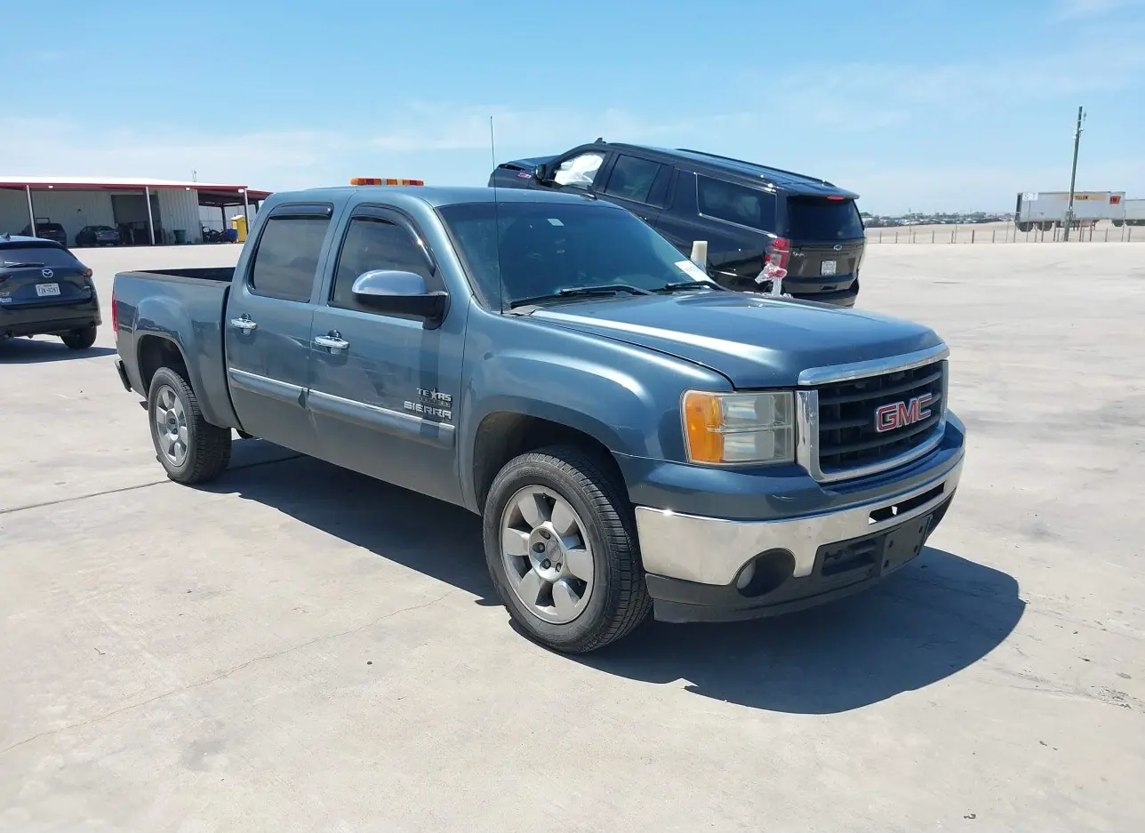 2010 GMC  - Image 1.