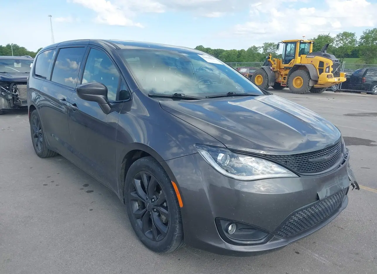 2018 CHRYSLER  - Image 1.