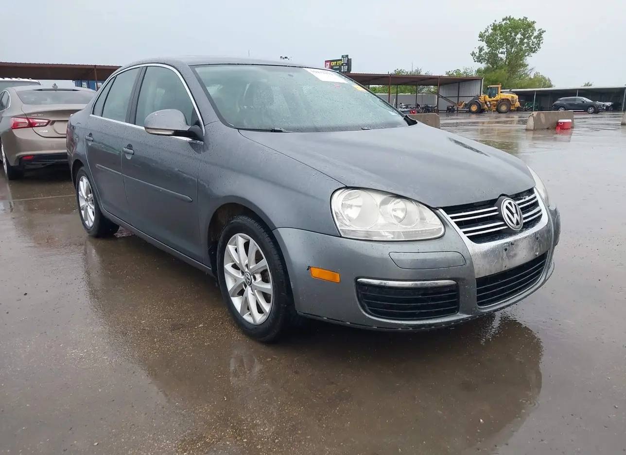 2010 VOLKSWAGEN  - Image 1.