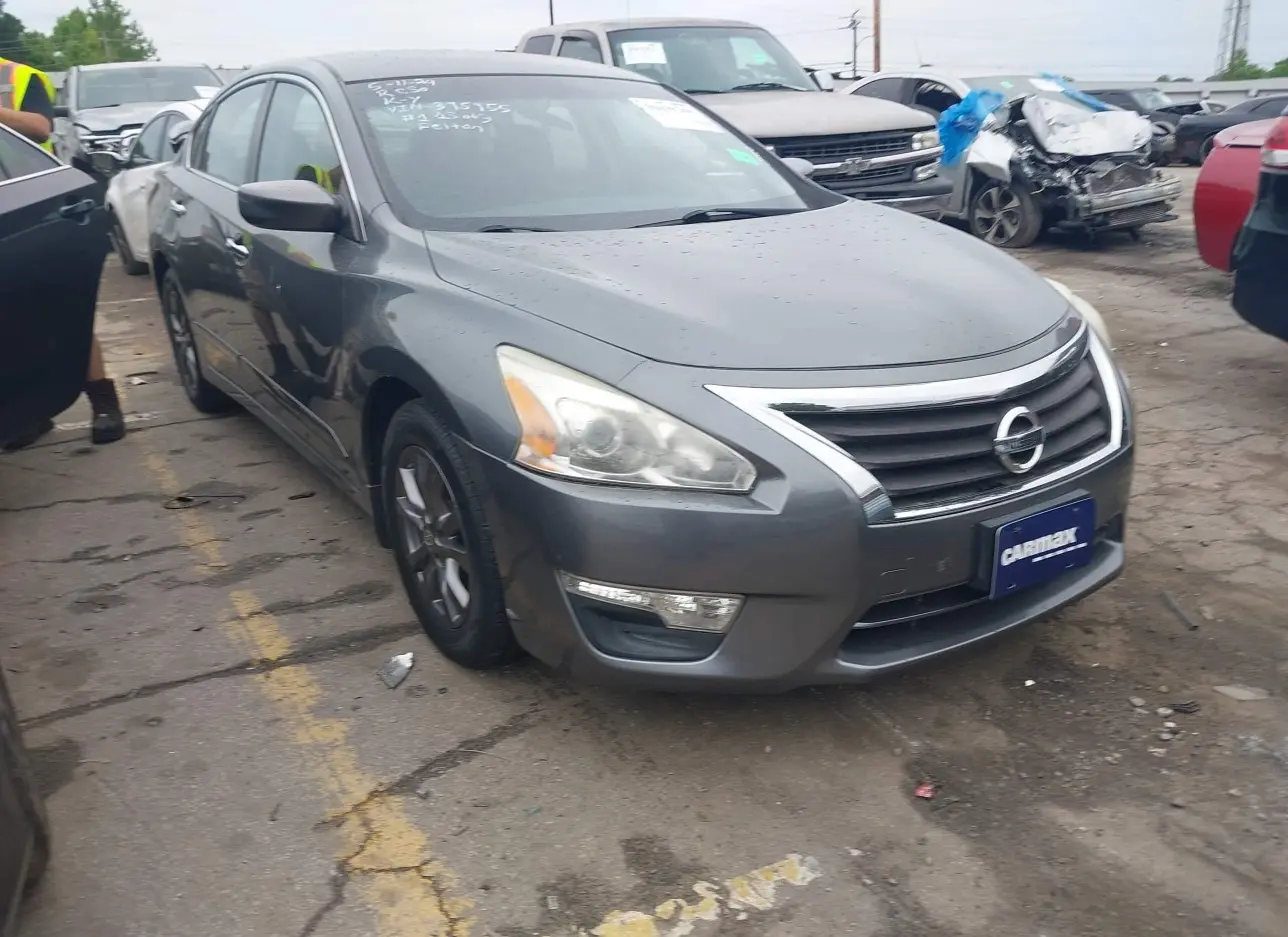 2015 NISSAN  - Image 1.