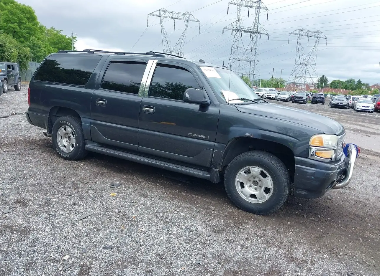 2004 GMC  - Image 1.