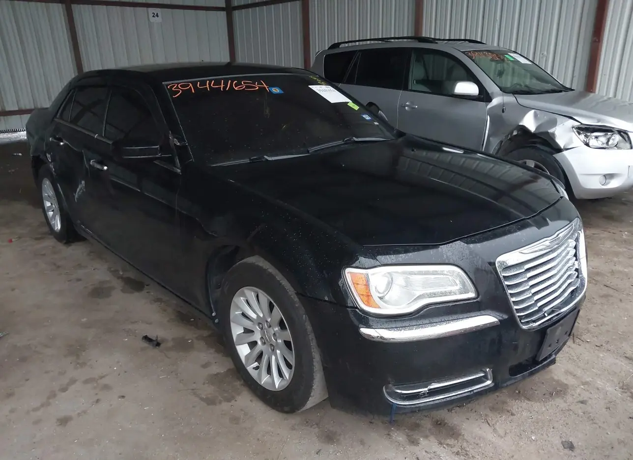 2012 CHRYSLER  - Image 1.