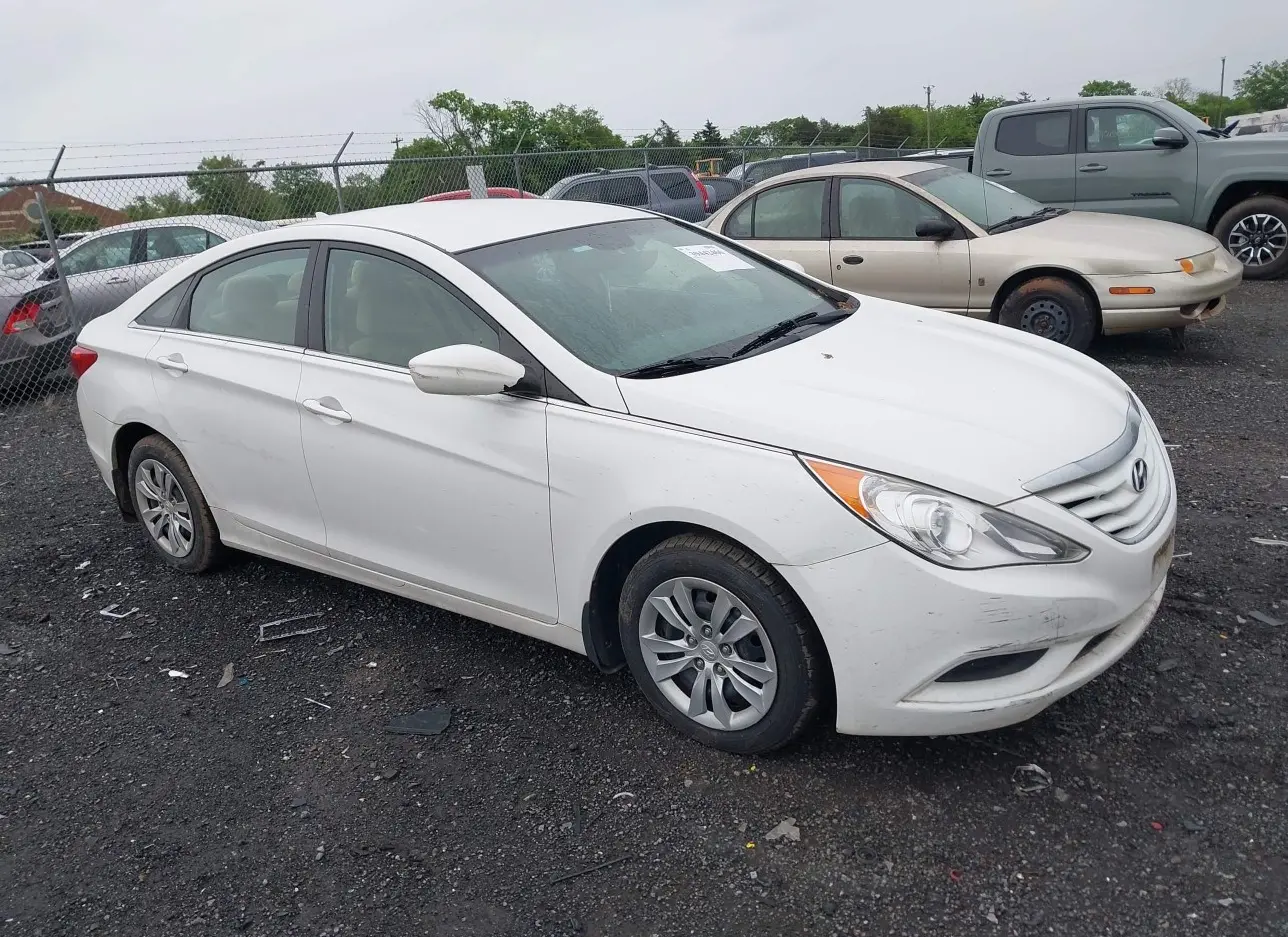 2012 HYUNDAI  - Image 1.