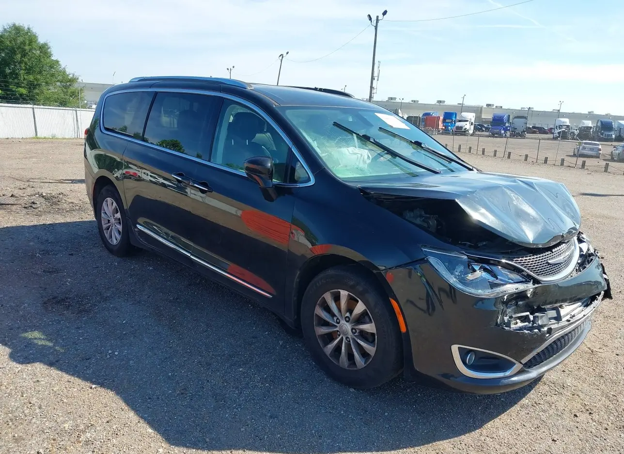 2018 CHRYSLER  - Image 1.