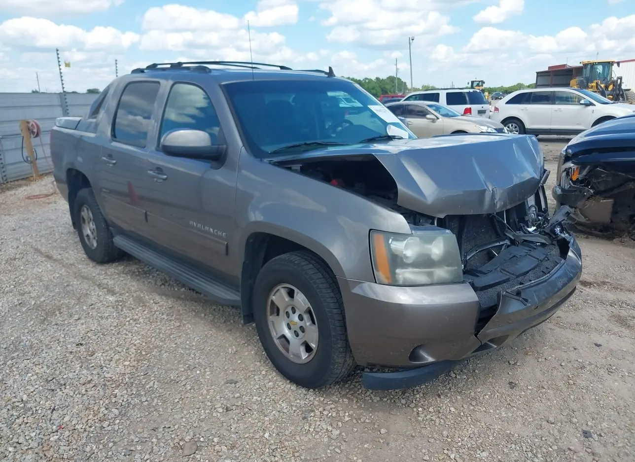 2011 CHEVROLET  - Image 1.