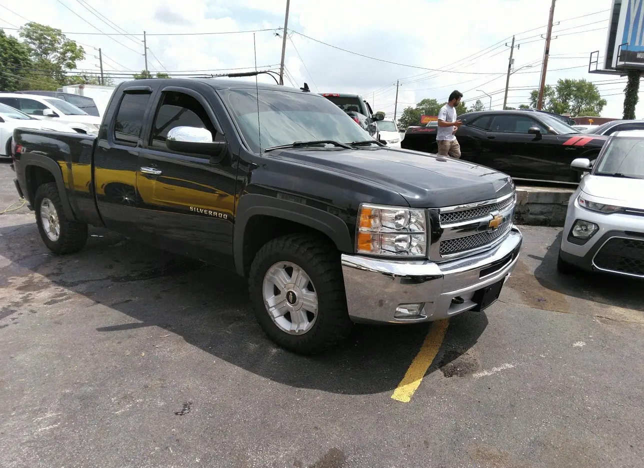 2013 CHEVROLET  - Image 1.