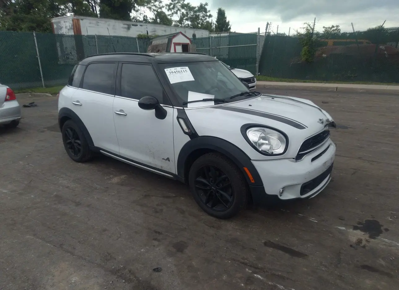 2015 MINI  - Image 1.