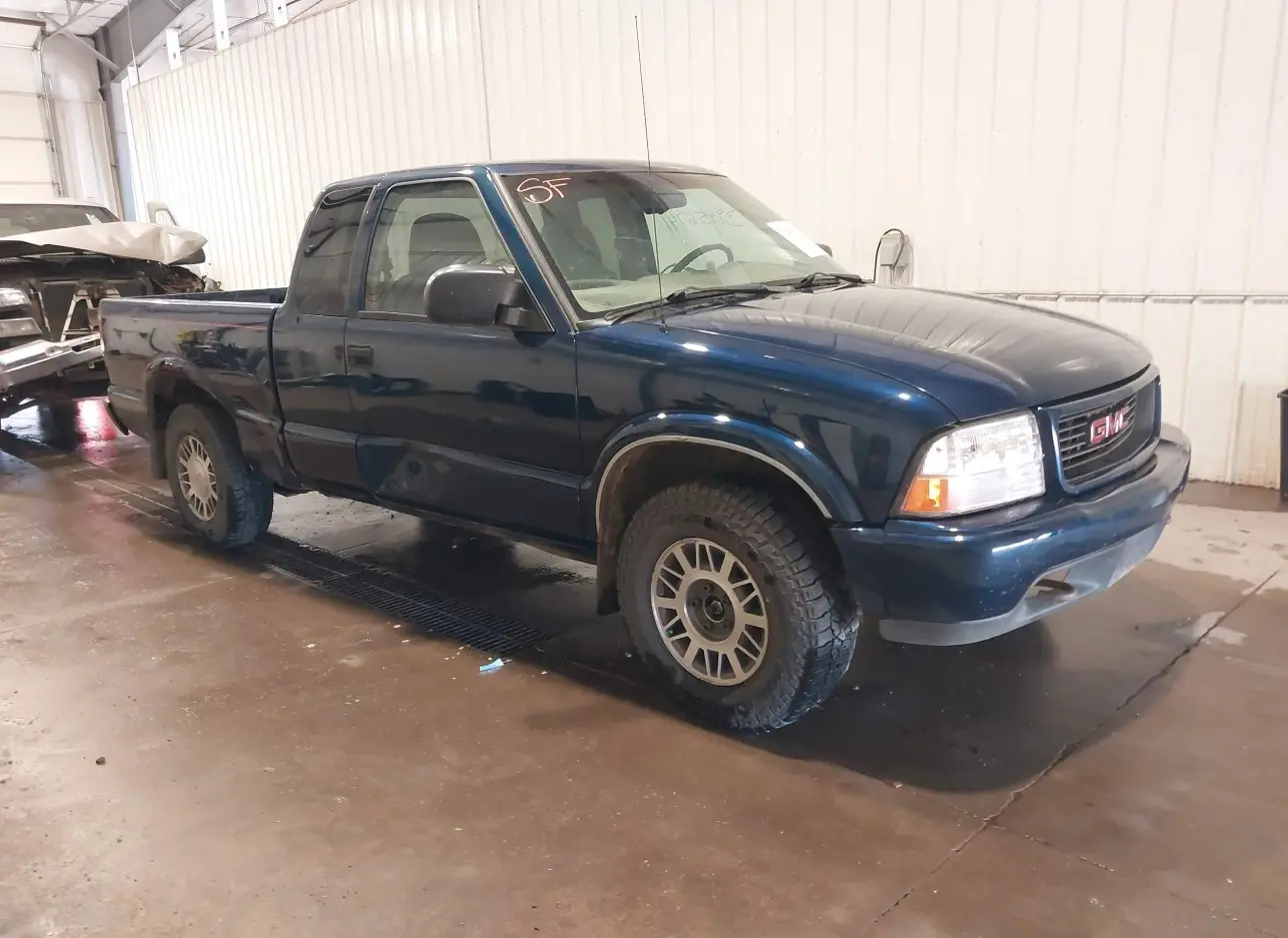 1999 GMC  - Image 1.