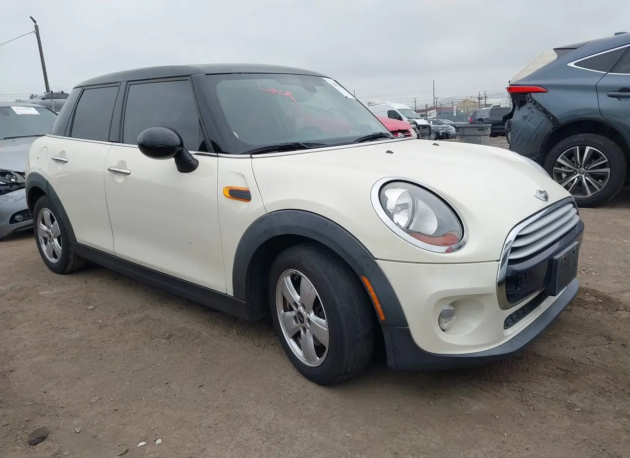 2015 MINI  - Image 1.