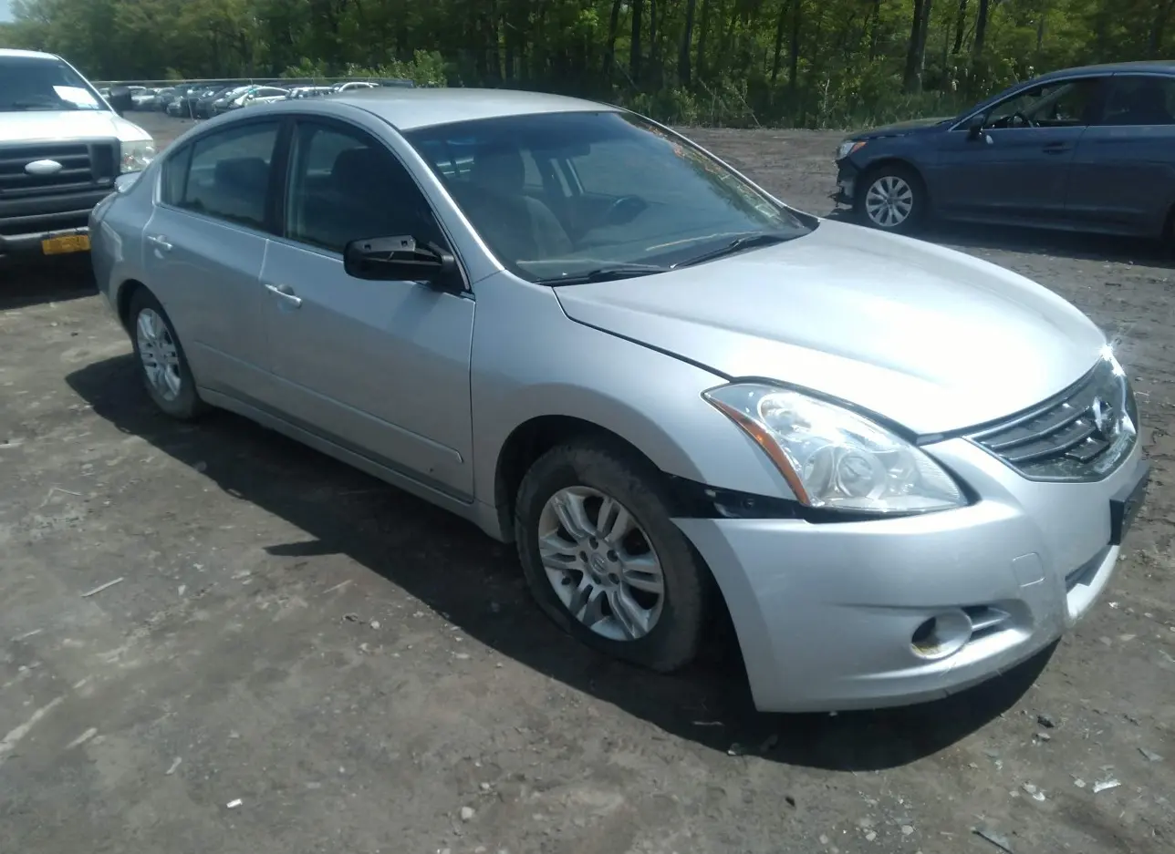 2011 NISSAN  - Image 1.