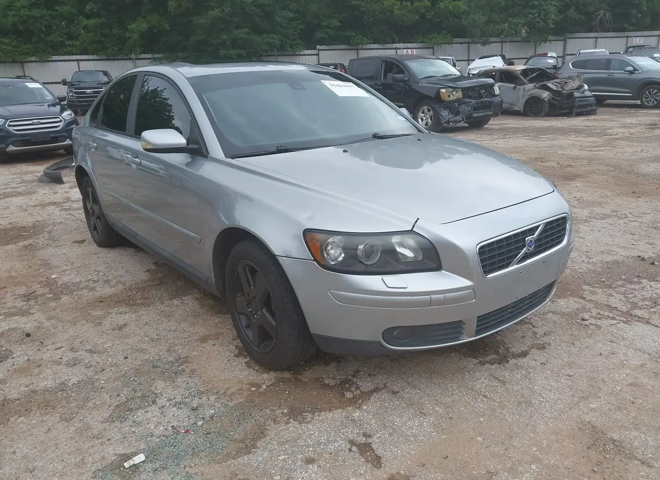 2006 VOLVO  - Image 1.