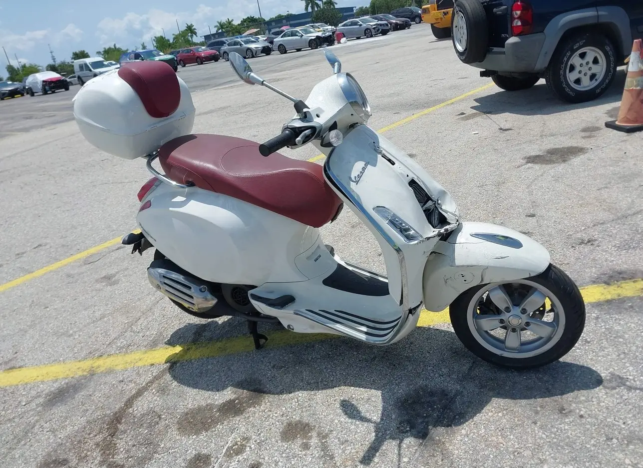 2015 VESPA  - Image 1.