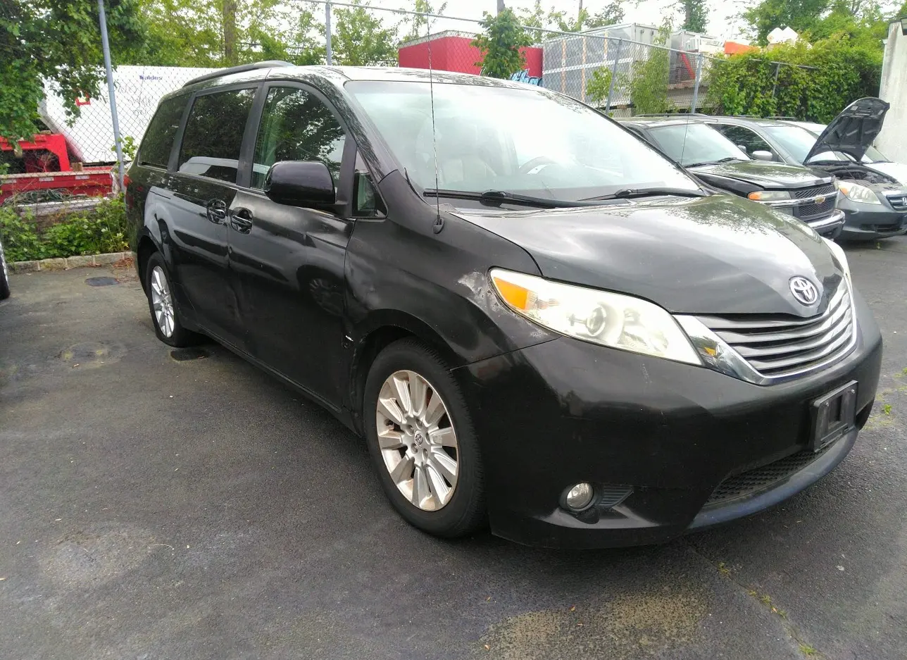 2012 TOYOTA  - Image 1.