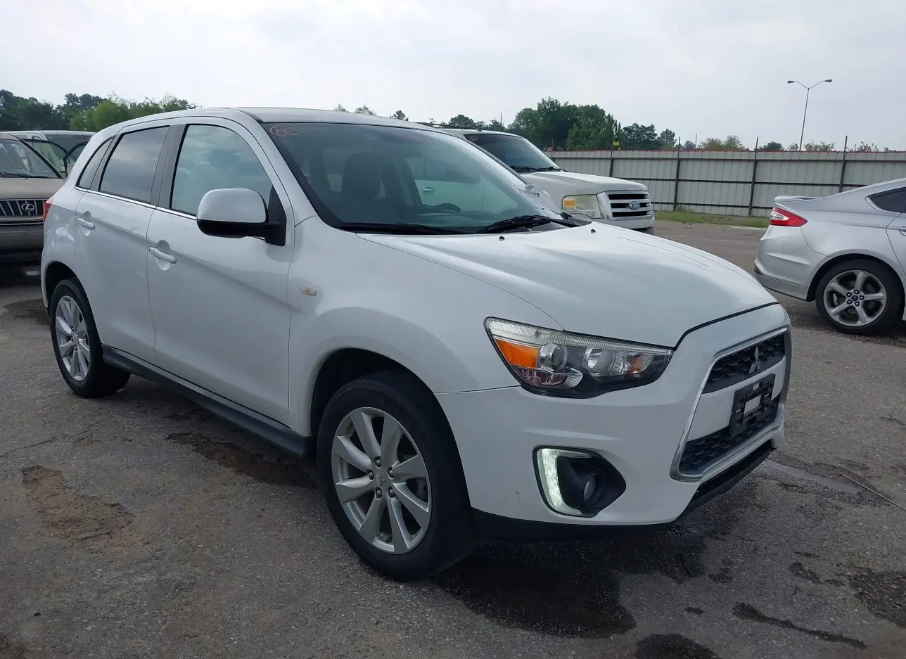 2015 MITSUBISHI  - Image 1.