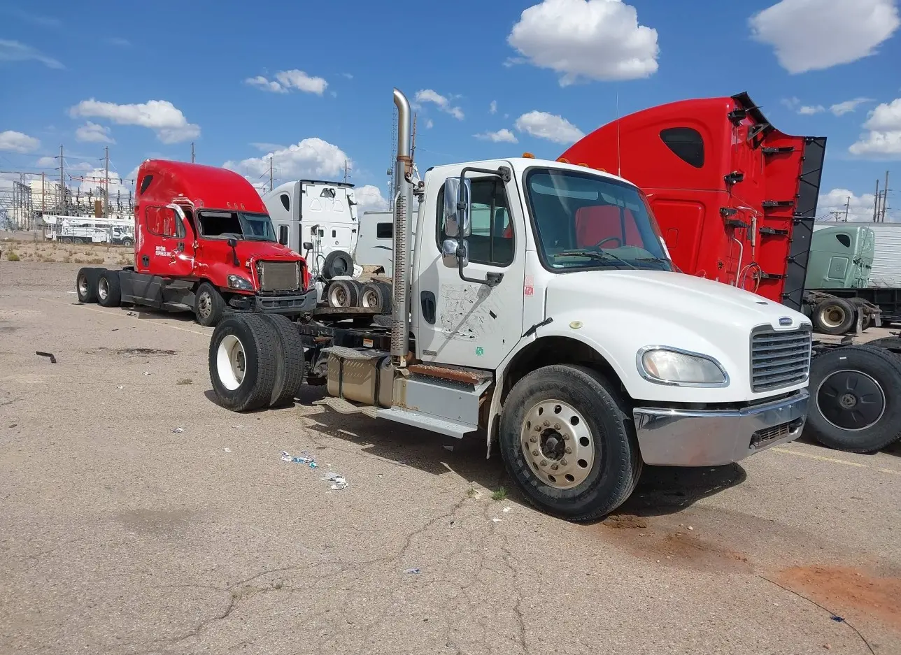 2012 FREIGHTLINER  - Image 1.