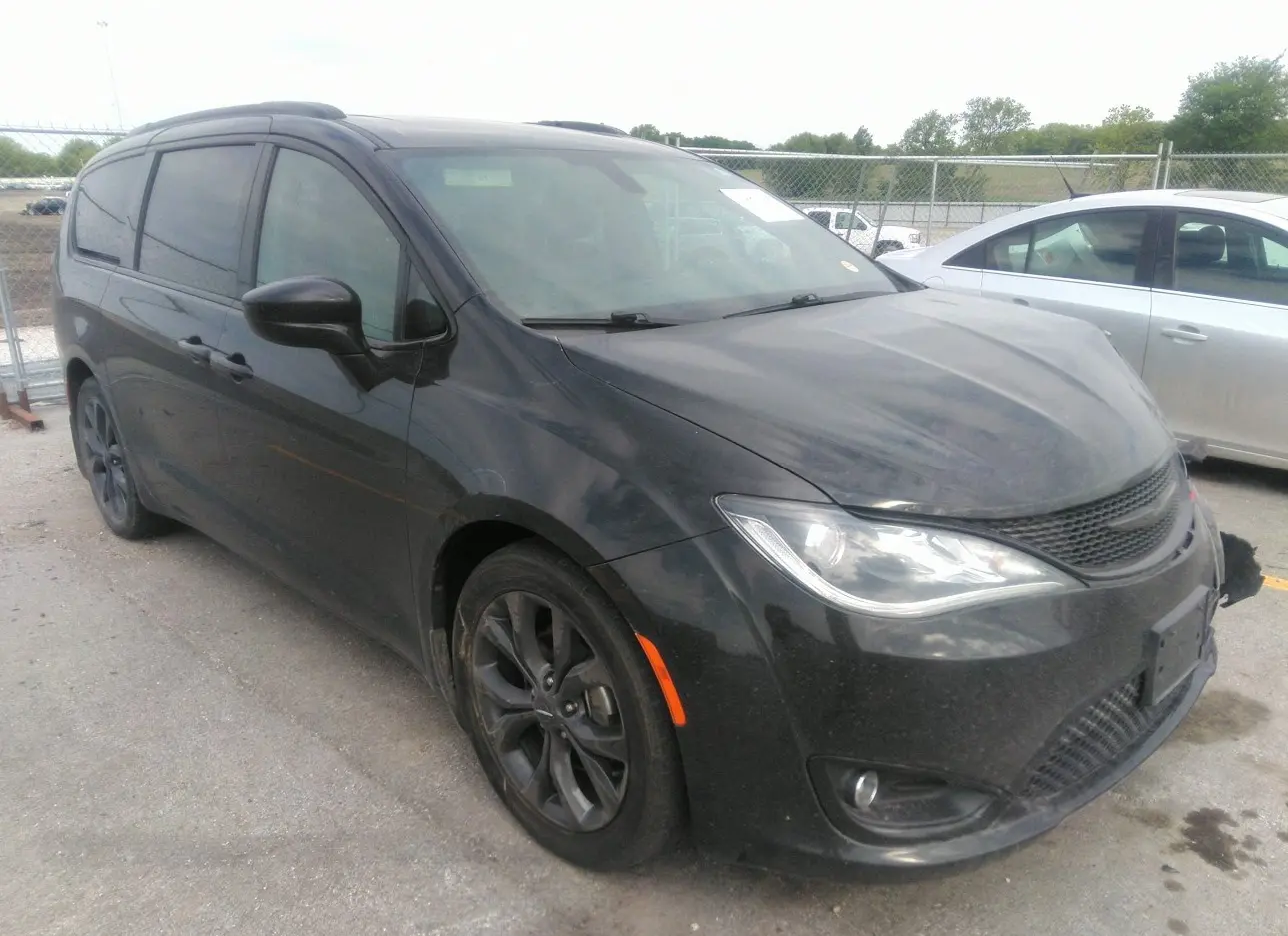 2018 CHRYSLER  - Image 1.