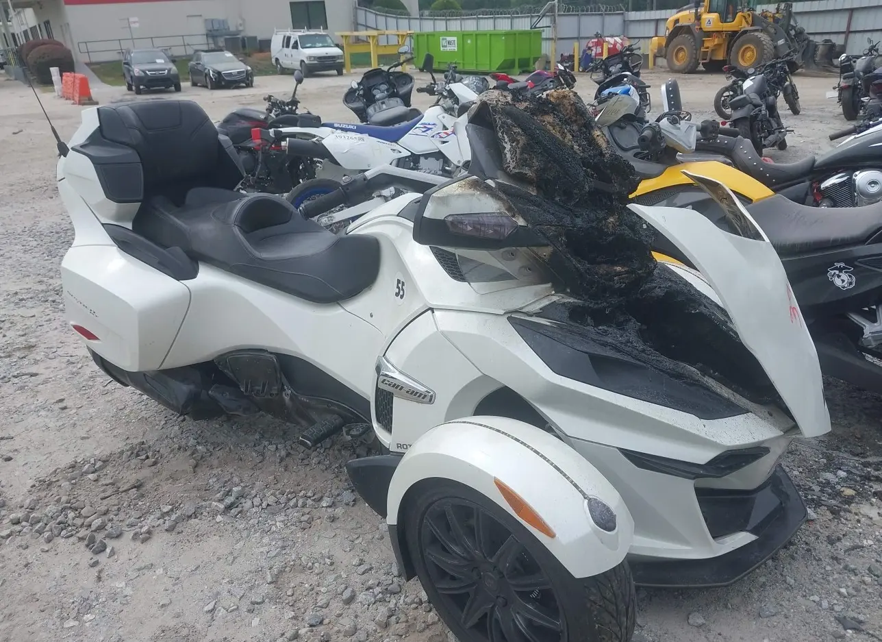2017 CAN-AM  - Image 1.