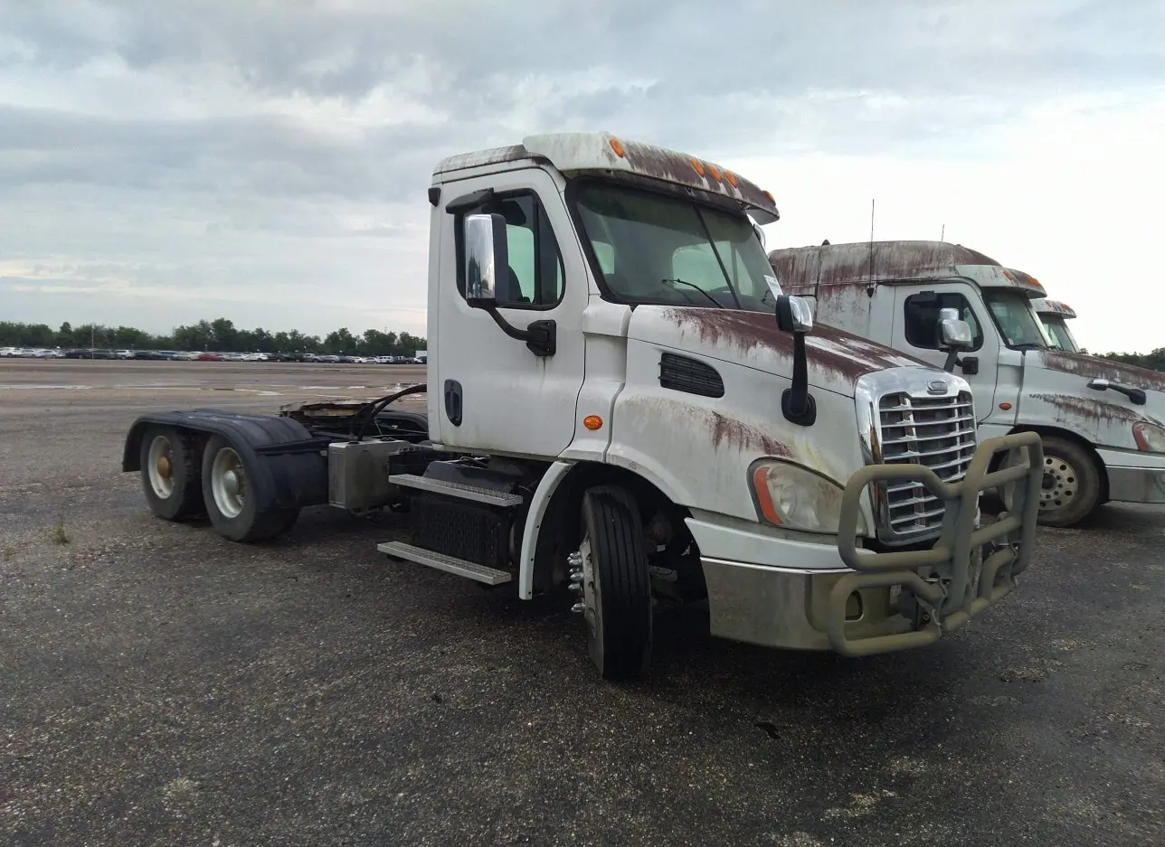 2013 FREIGHTLINER  - Image 1.