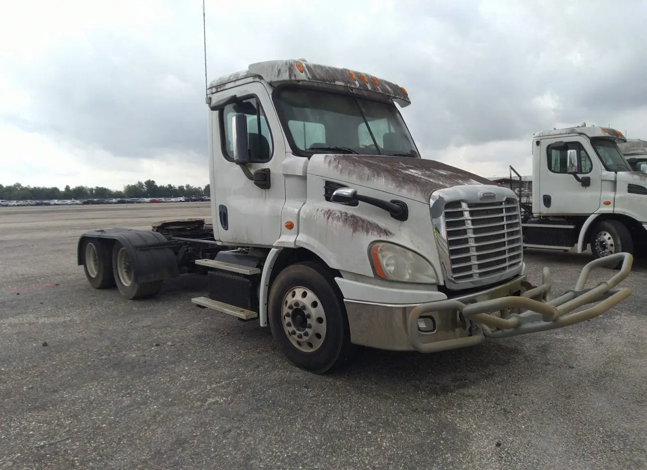 2013 FREIGHTLINER  - Image 1.