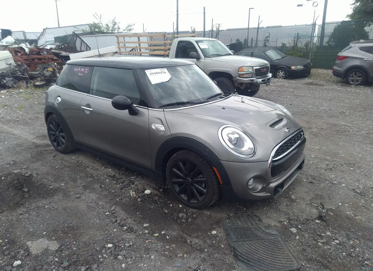 2018 MINI  - Image 1.