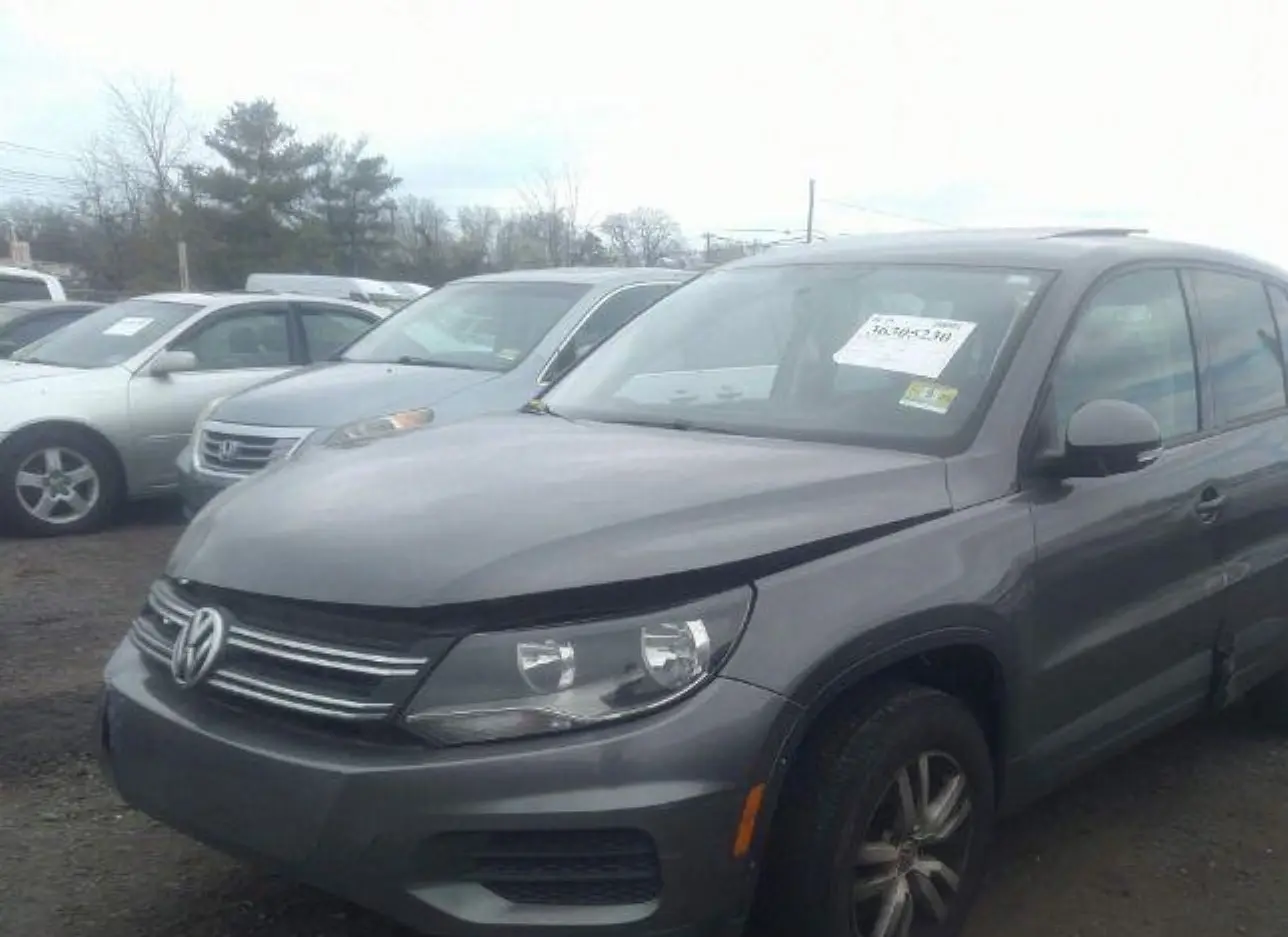 2012 VOLKSWAGEN  - Image 1.