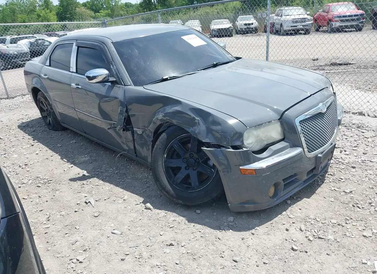 2005 CHRYSLER  - Image 1.