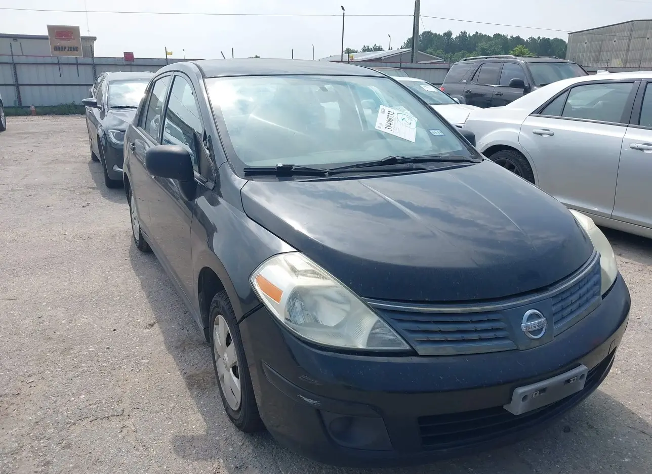 2010 NISSAN  - Image 1.