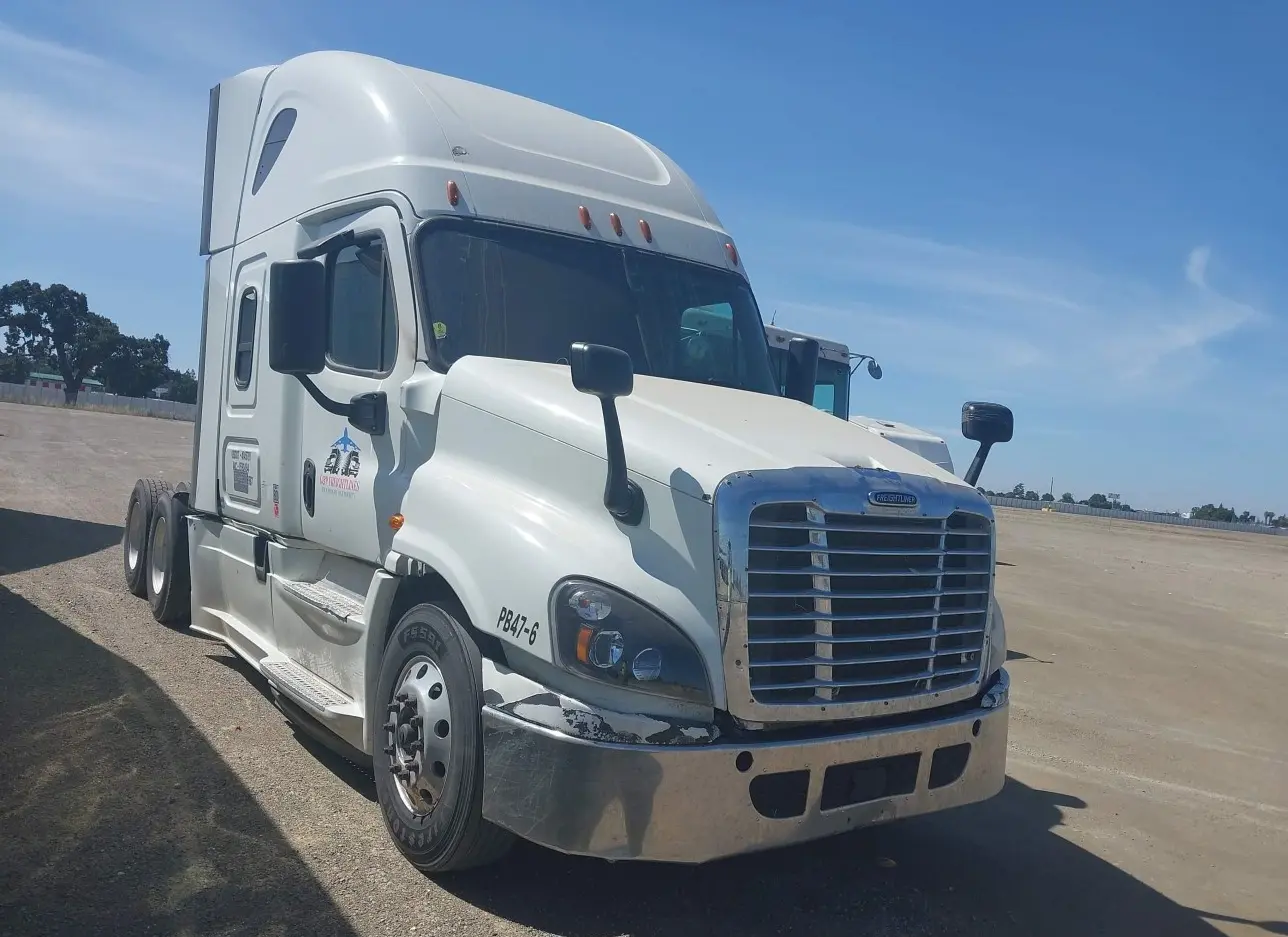 2016 FREIGHTLINER  - Image 1.