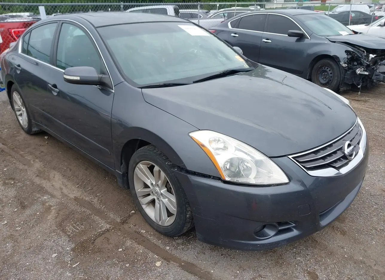 2010 NISSAN  - Image 1.