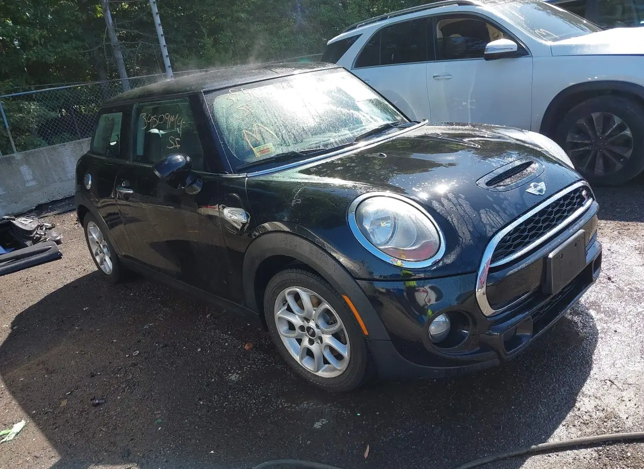 2015 MINI  - Image 1.