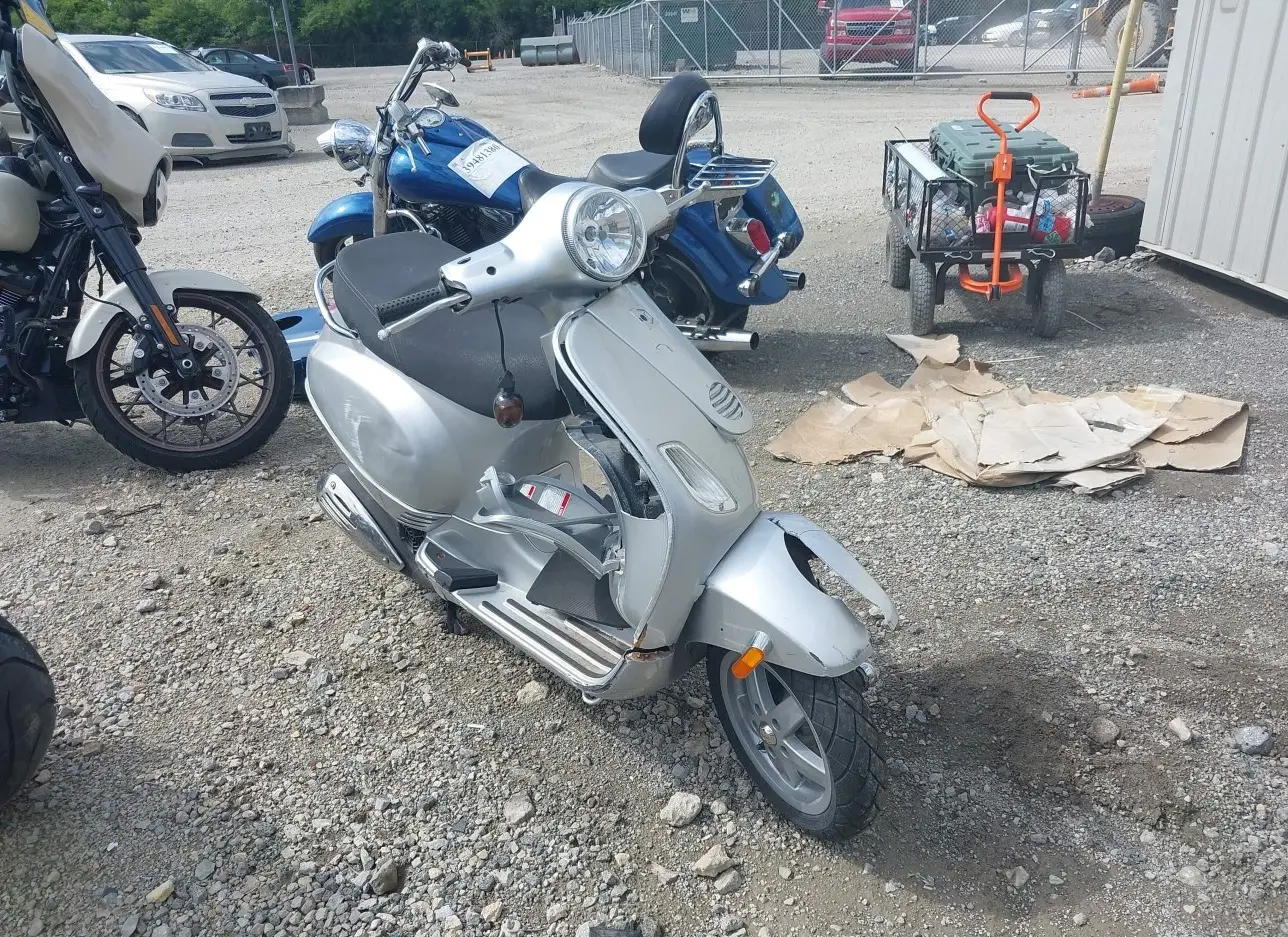 2009 PIAGGIO AND VESPA  - Image 1.