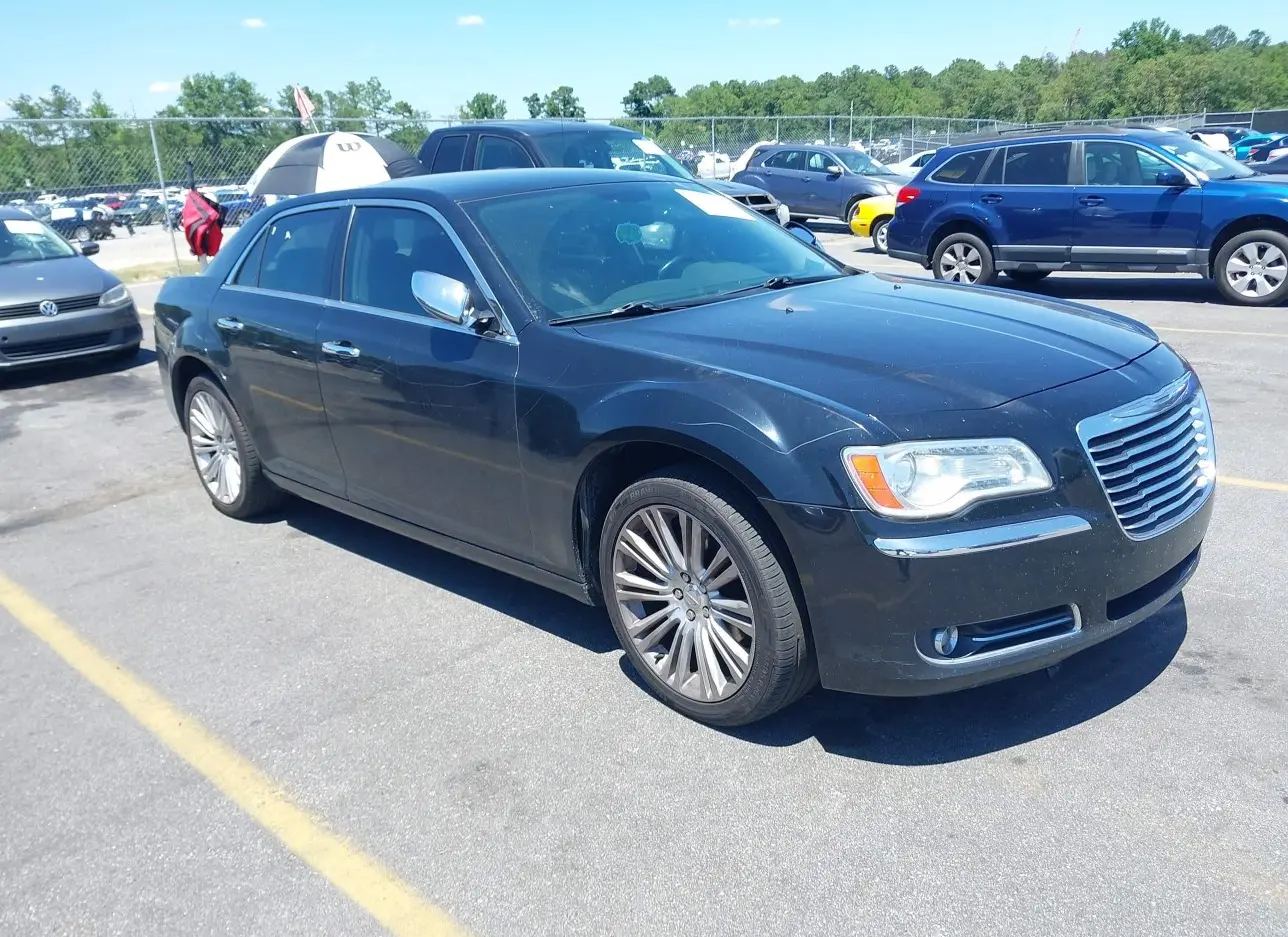 2011 CHRYSLER  - Image 1.