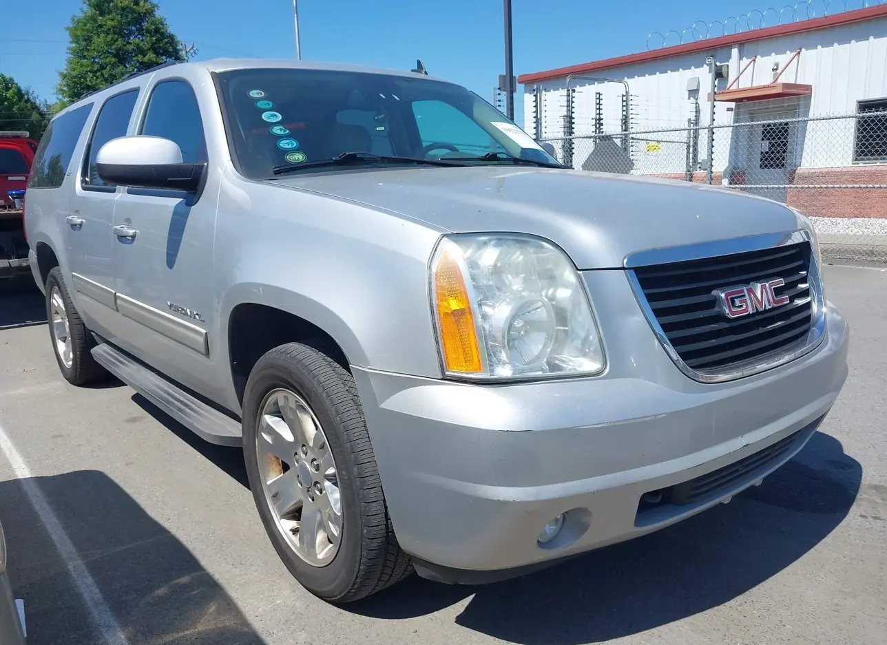 2010 GMC  - Image 1.