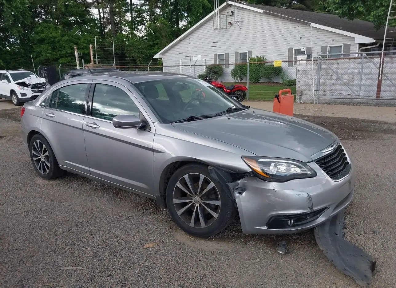 2014 CHRYSLER  - Image 1.