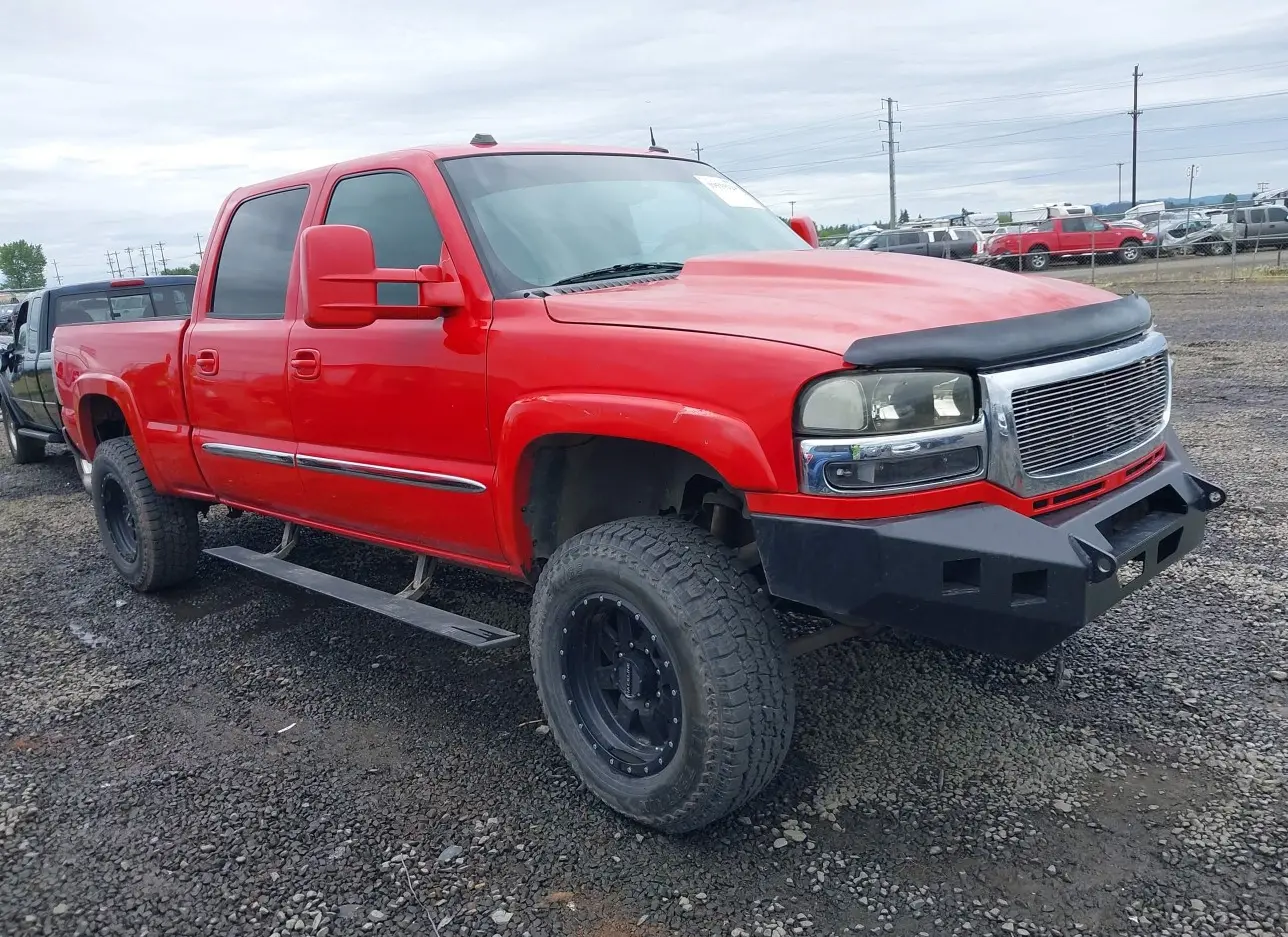 2004 GMC  - Image 1.