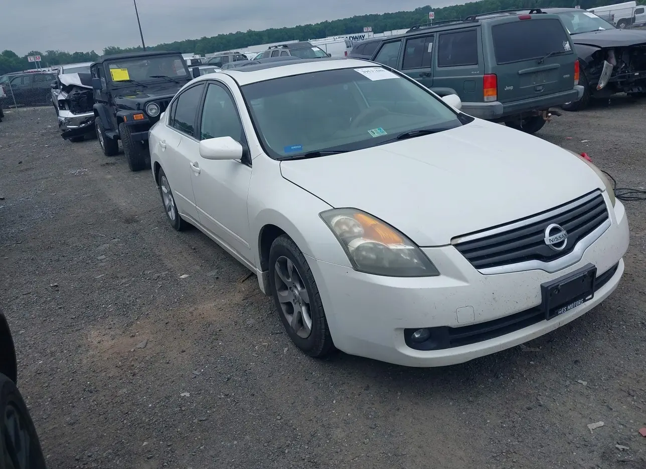 2009 NISSAN  - Image 1.