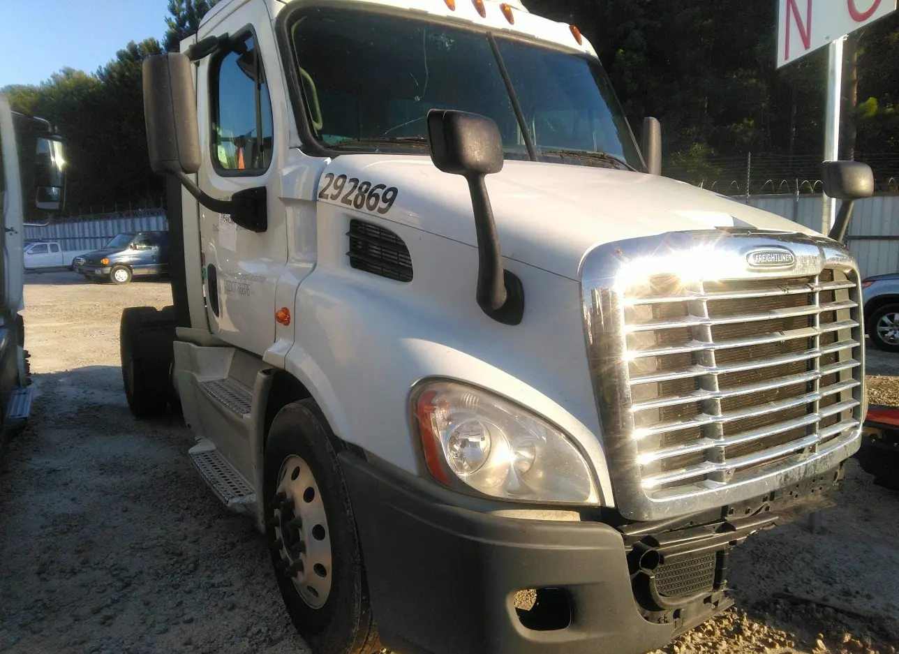 2015 FREIGHTLINER  - Image 1.