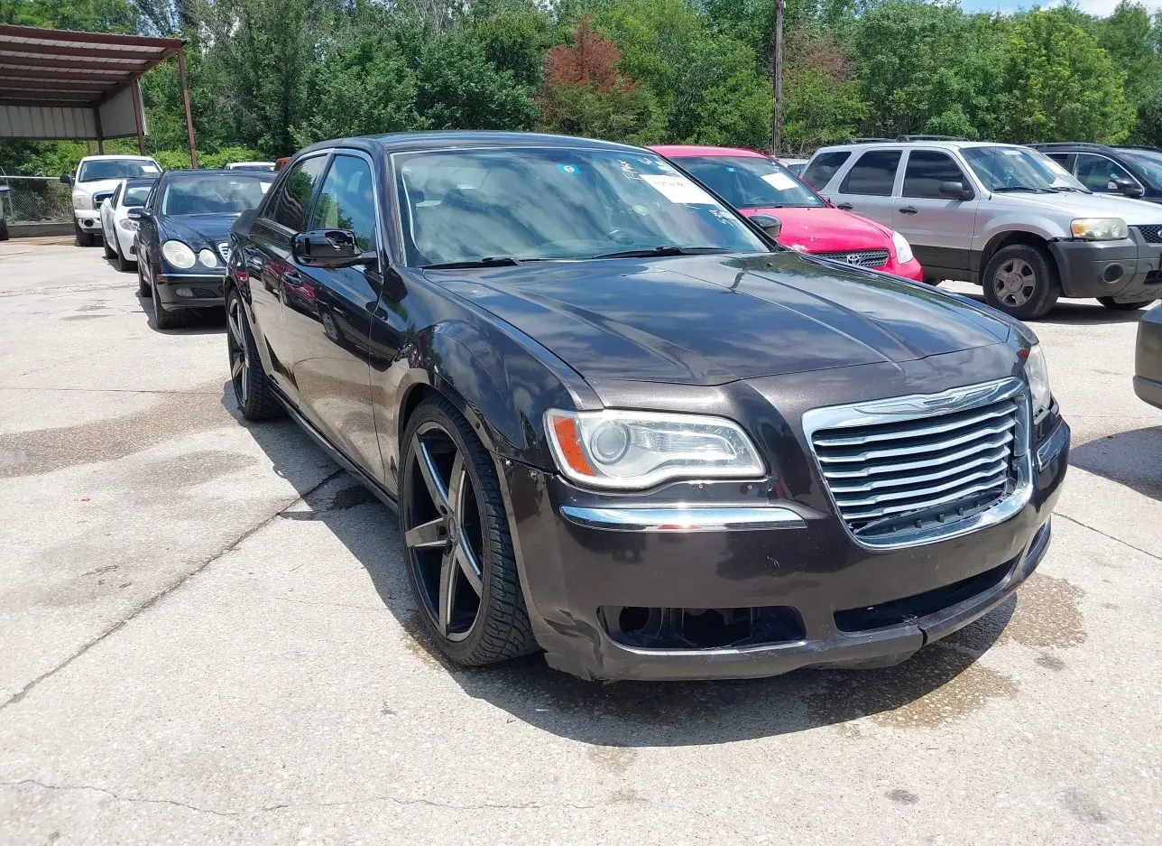 2012 CHRYSLER  - Image 1.