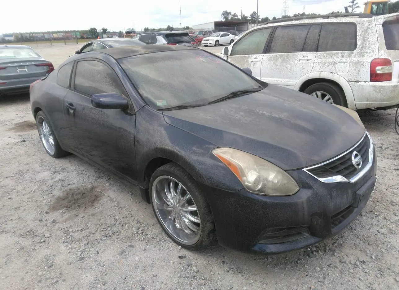 2010 NISSAN  - Image 1.