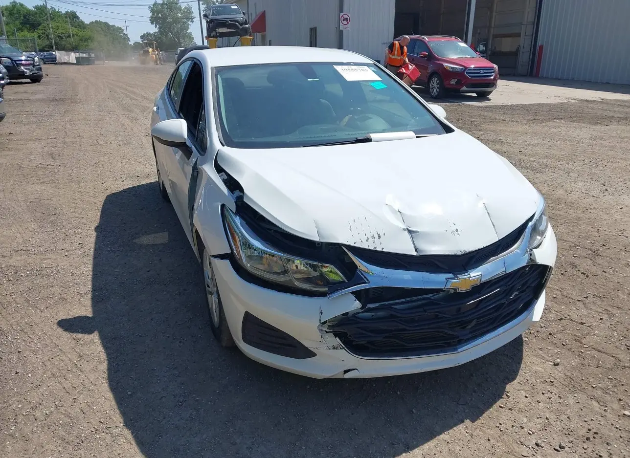 2019 CHEVROLET  - Image 1.