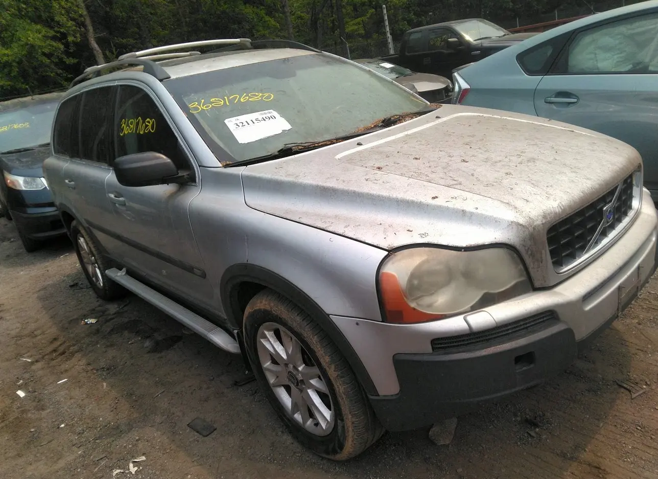 2004 VOLVO  - Image 1.