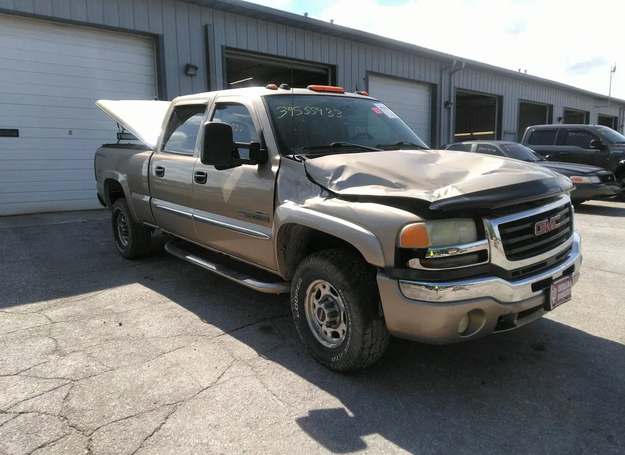 2004 GMC  - Image 1.