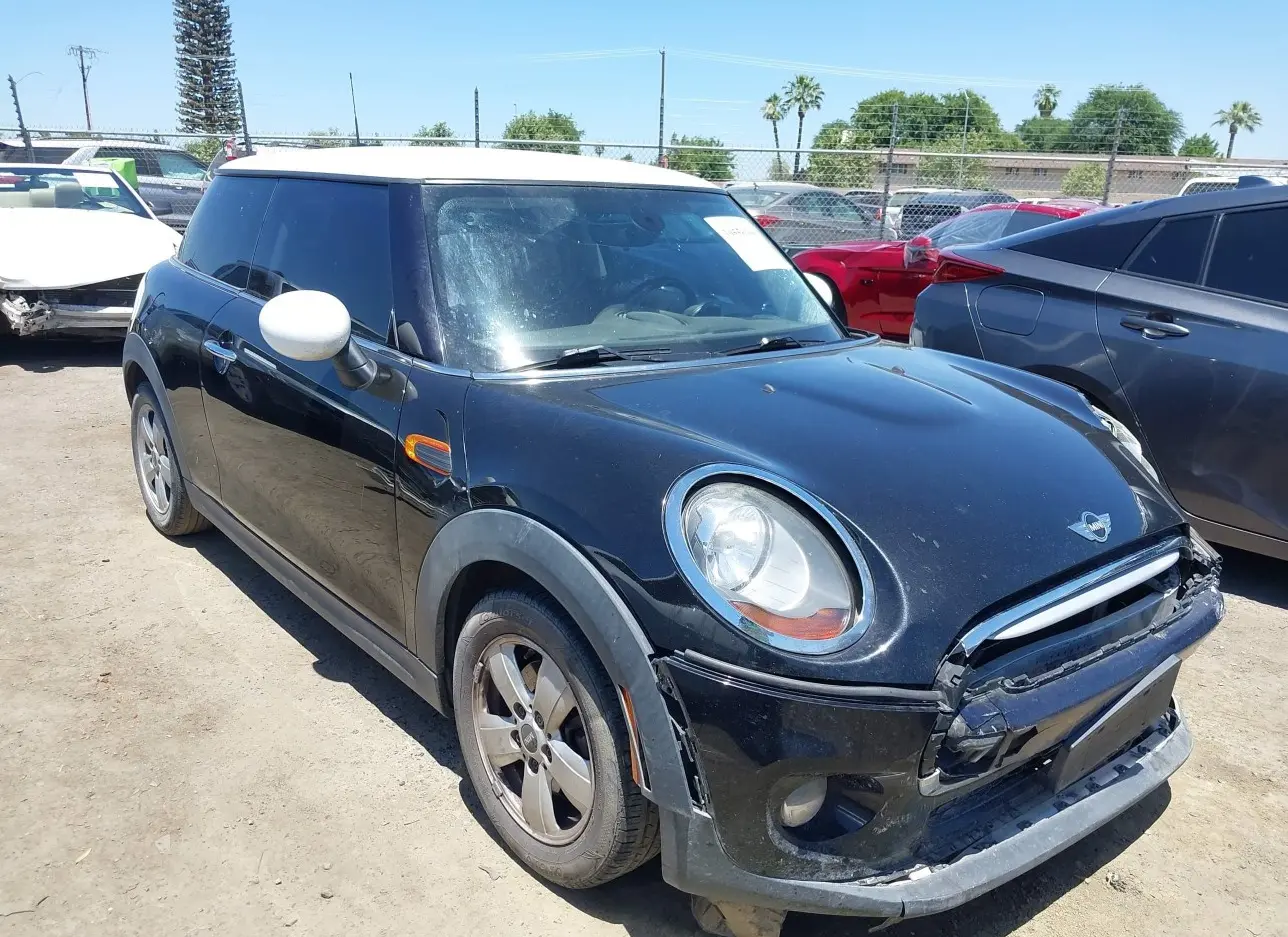 2015 MINI  - Image 1.